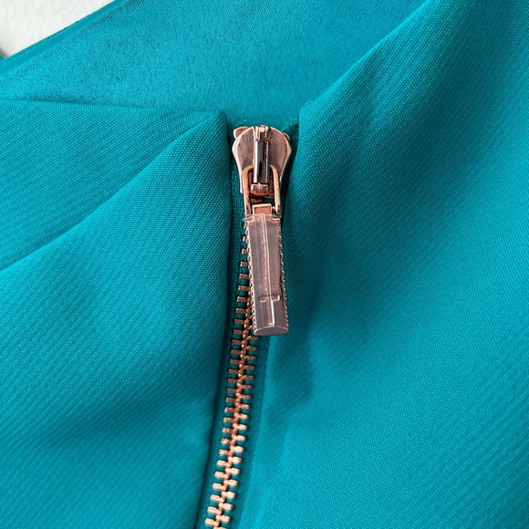 Ted Baker London Yandal Asymmetrical Shoulder Cutout Bodycon Dress in Turquoise - Picture 4 of 8